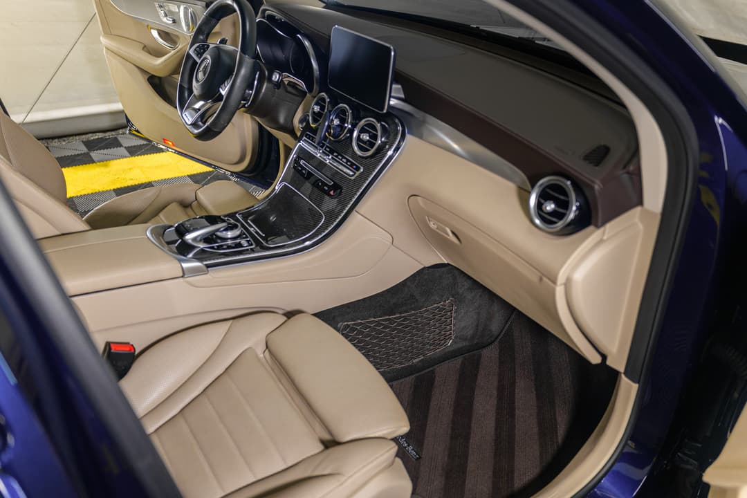 Mercedes GLC43 9