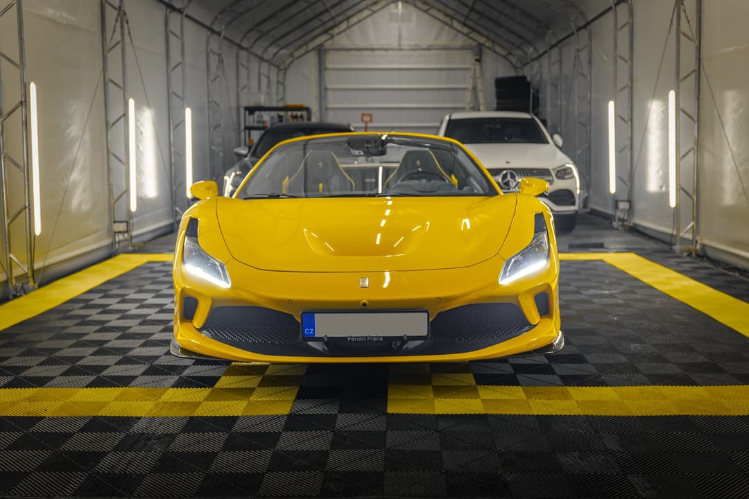 Ferrari F8 2