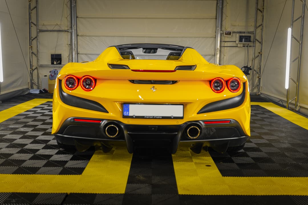 Ferrari F8 8