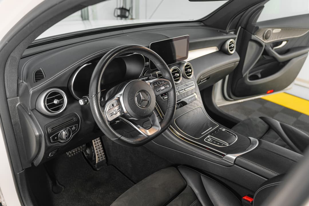 Mercedes GLC200 10