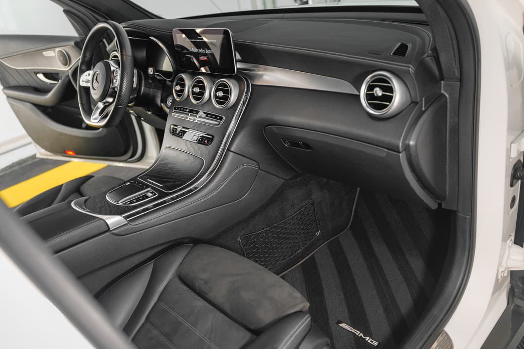 Mercedes GLC200 11
