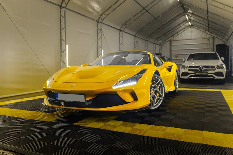 Ferrari F8 4