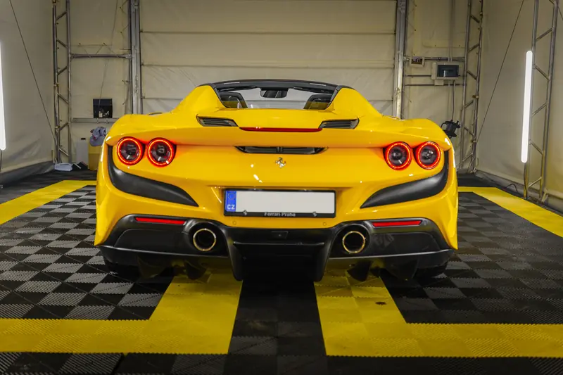 Ferrari F8 8